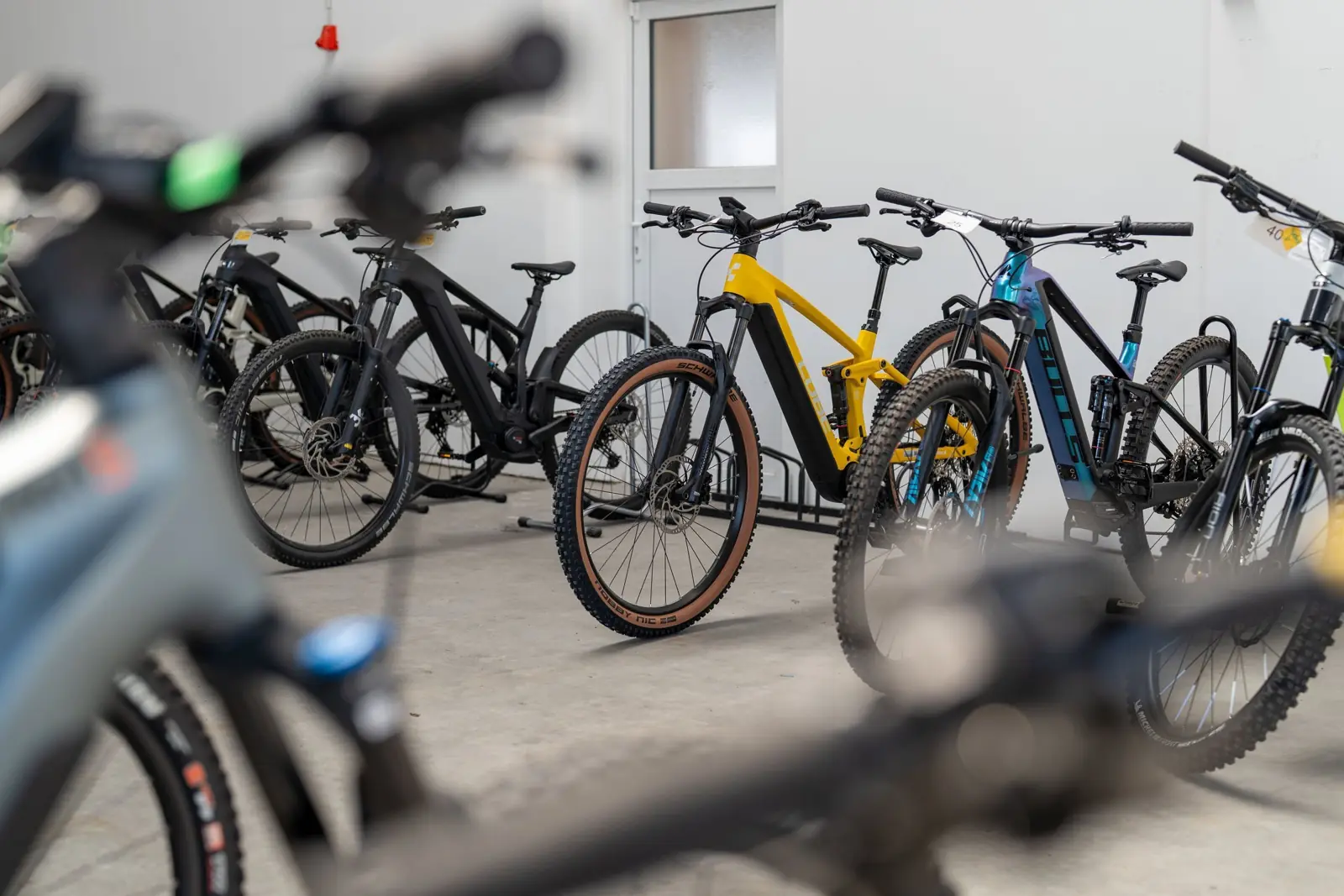 E-Bikes in der Halle