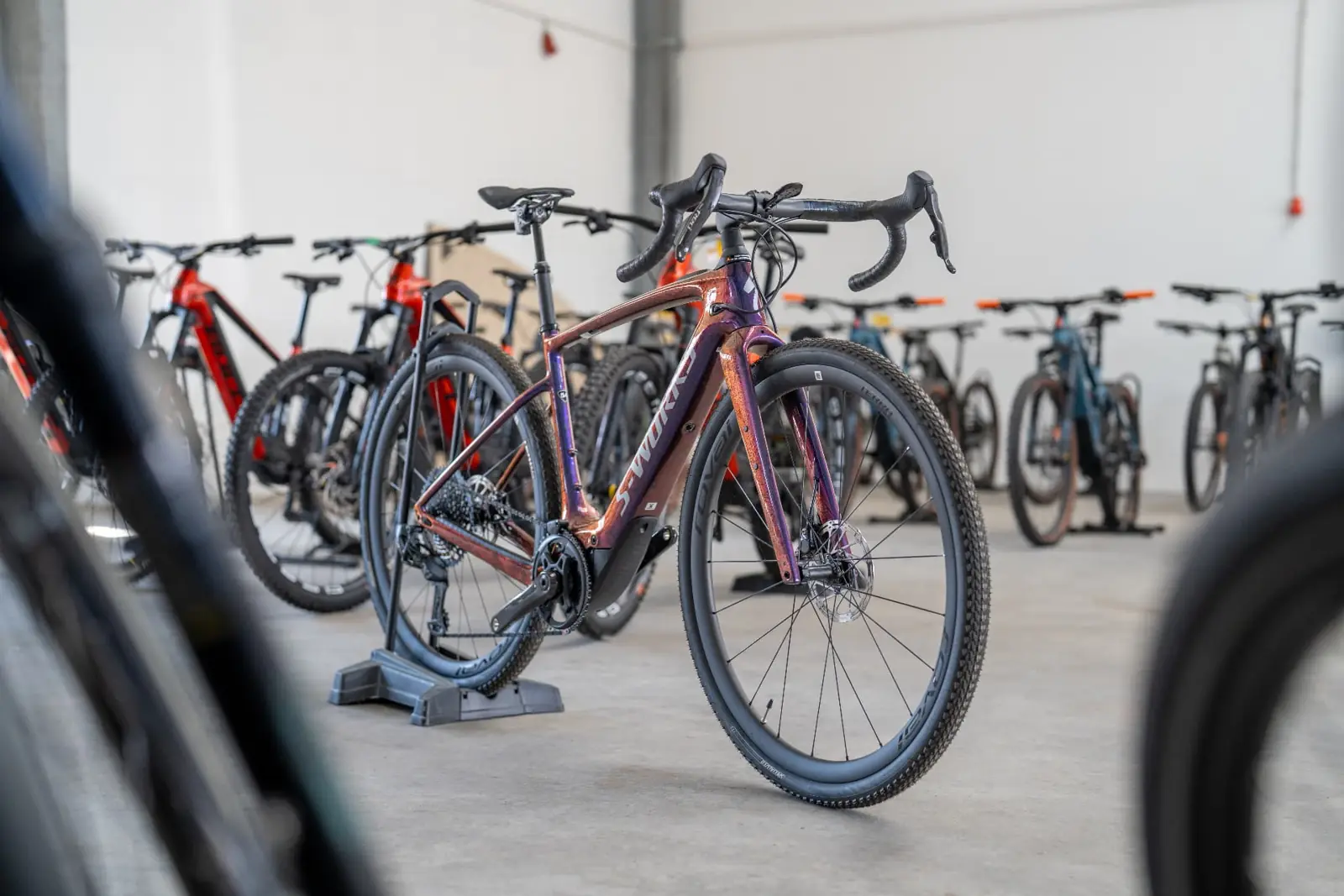 E-Rennrad im Ständer